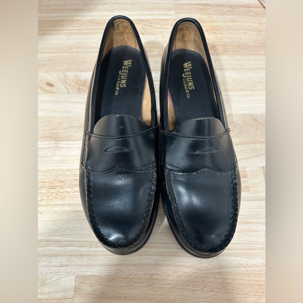 Bass loafers like new ladies size 8.